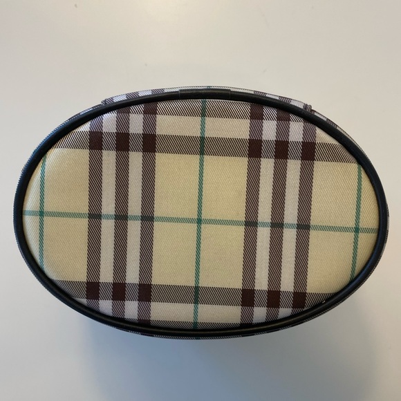 🎉🥳 SALE! 🎉🥳Burberry London Nova Check Cosmetic Bag. 🌟FIRM PRICE🌟‼️ - Picture 8 of 8